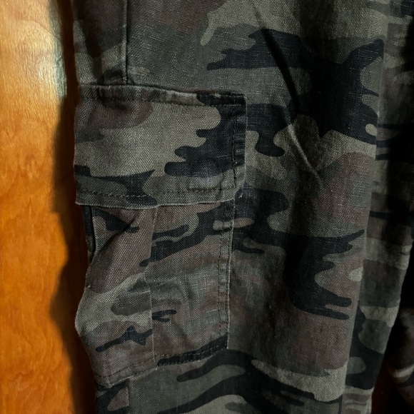 Sanctuary x Anthropologie Linen Crop Camo Cargo Pants Size 2X - Picture 4 of 8